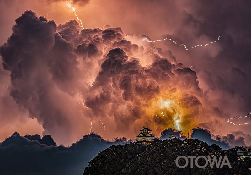 The 21st 雷写真コンテスト受賞作品 Fine Work -Gifu Castle and the Raijin God-